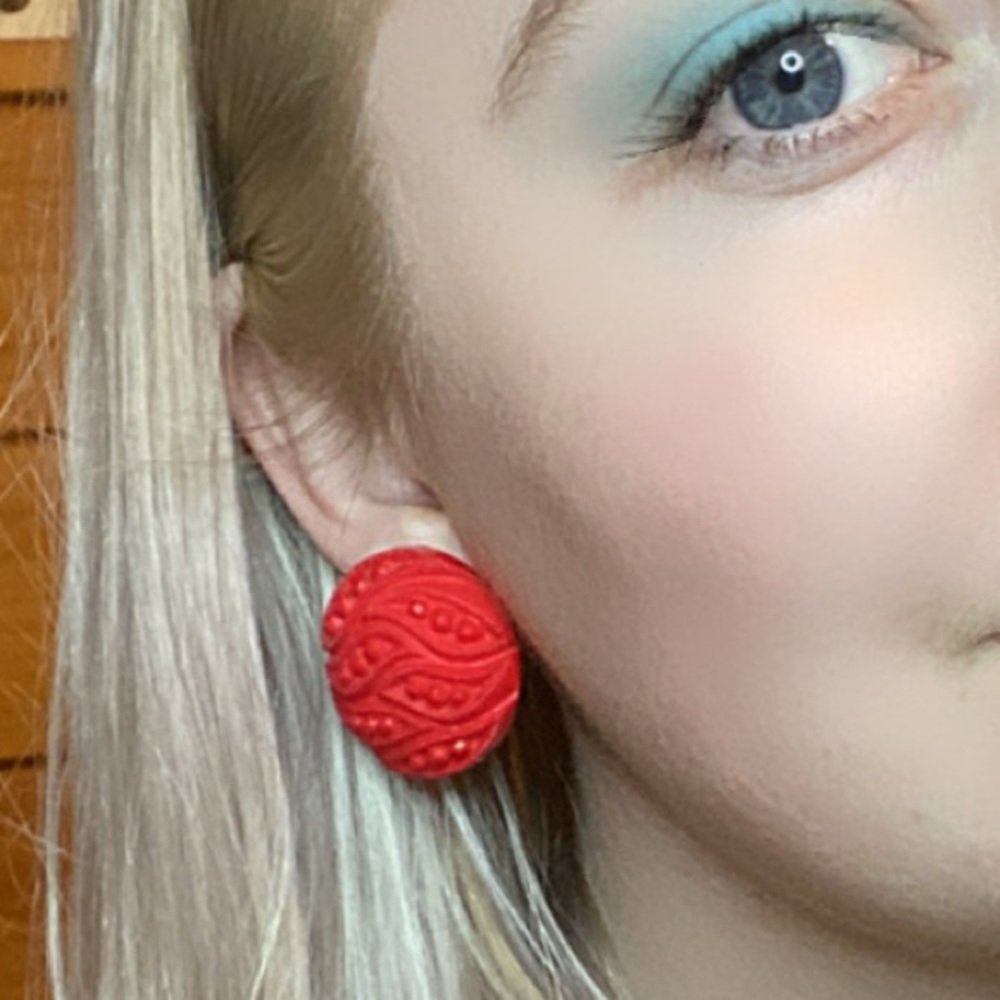 Vintage Large Red Round Clip On Earrings Sparkle 3D Etched valentine